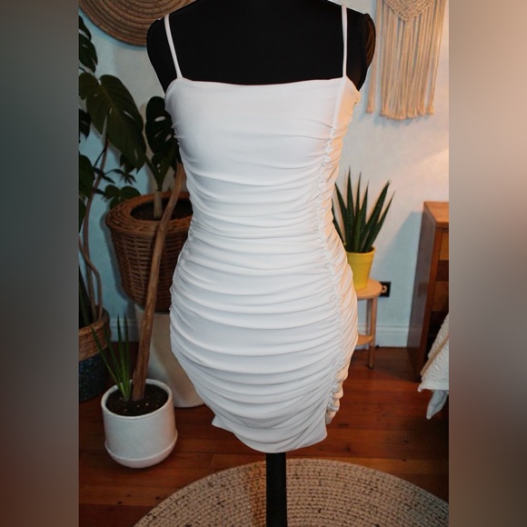 Windsor Dresses & Skirts - Windsor White Ruched Bodycon Dress | Size S